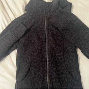 SPOTTED LULULEMON JACKET